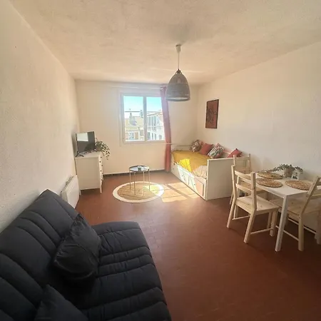 En Plein Coeur Du Village Apartment *